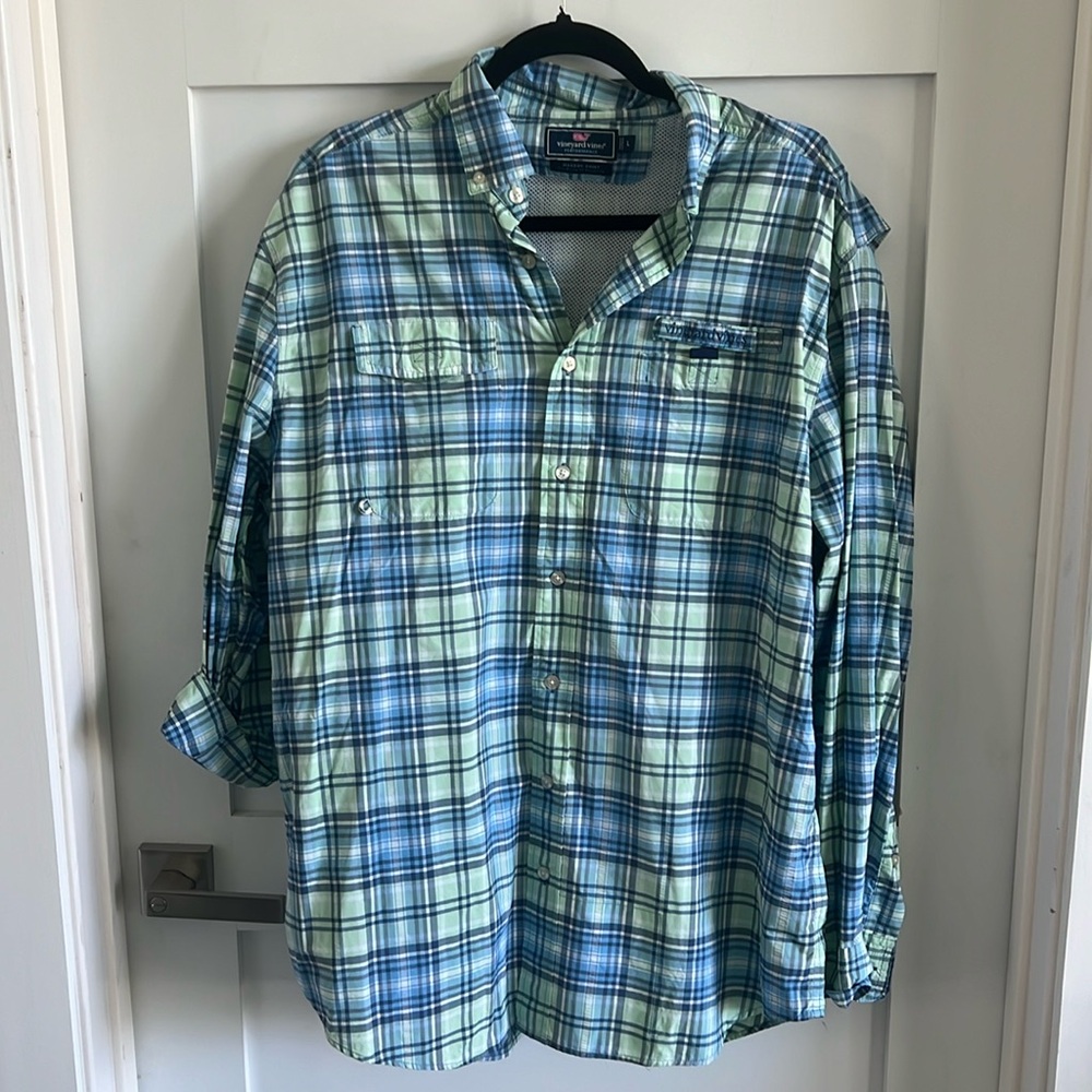 Vineyard Vines men’s shirt Sz Large. Excellent condition